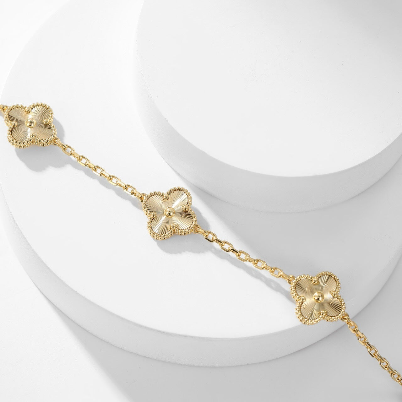 [Eterna Jewels]KLEEBKATTEN-HALSZIER MIT 10 MOTIVEN UND LASERGRAVUR