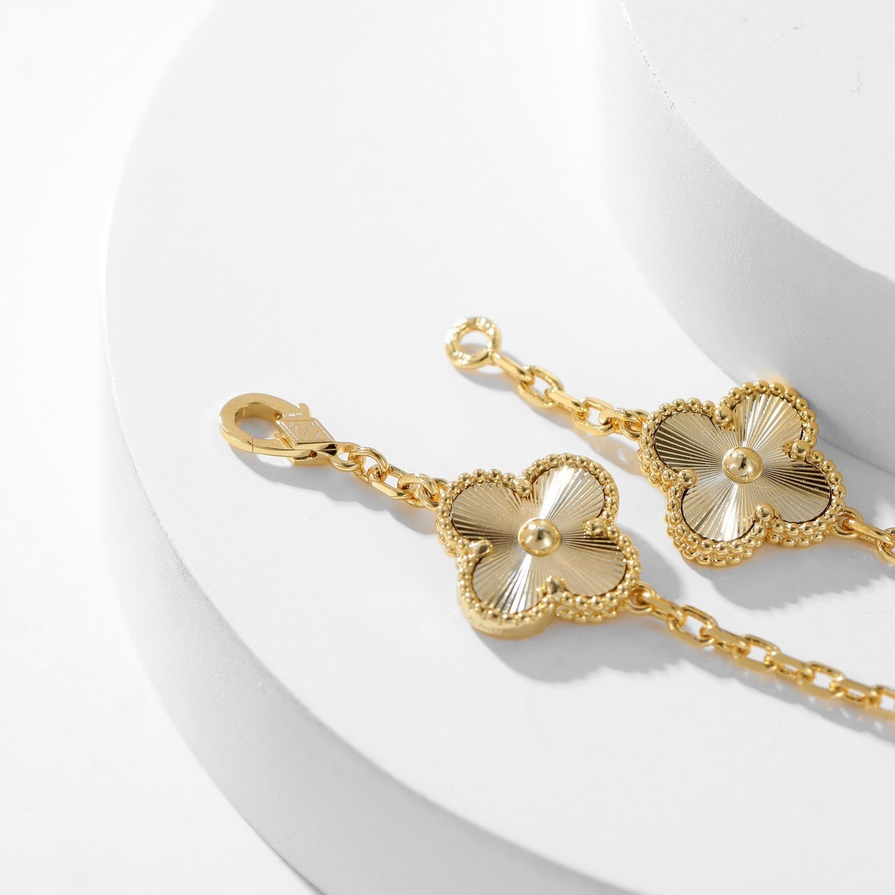 [Eterna Jewels]KLEEBKATTEN-HALSZIER MIT 10 MOTIVEN UND LASERGRAVUR
