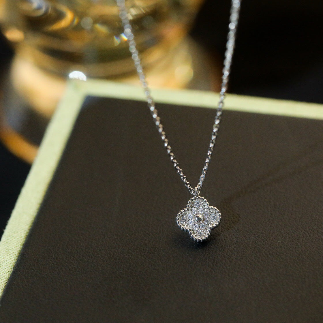 [Eterna Jewels]KLEEBRETT-MINI-ANHÄNGER 9,5 MM MIT DIAMANTEN