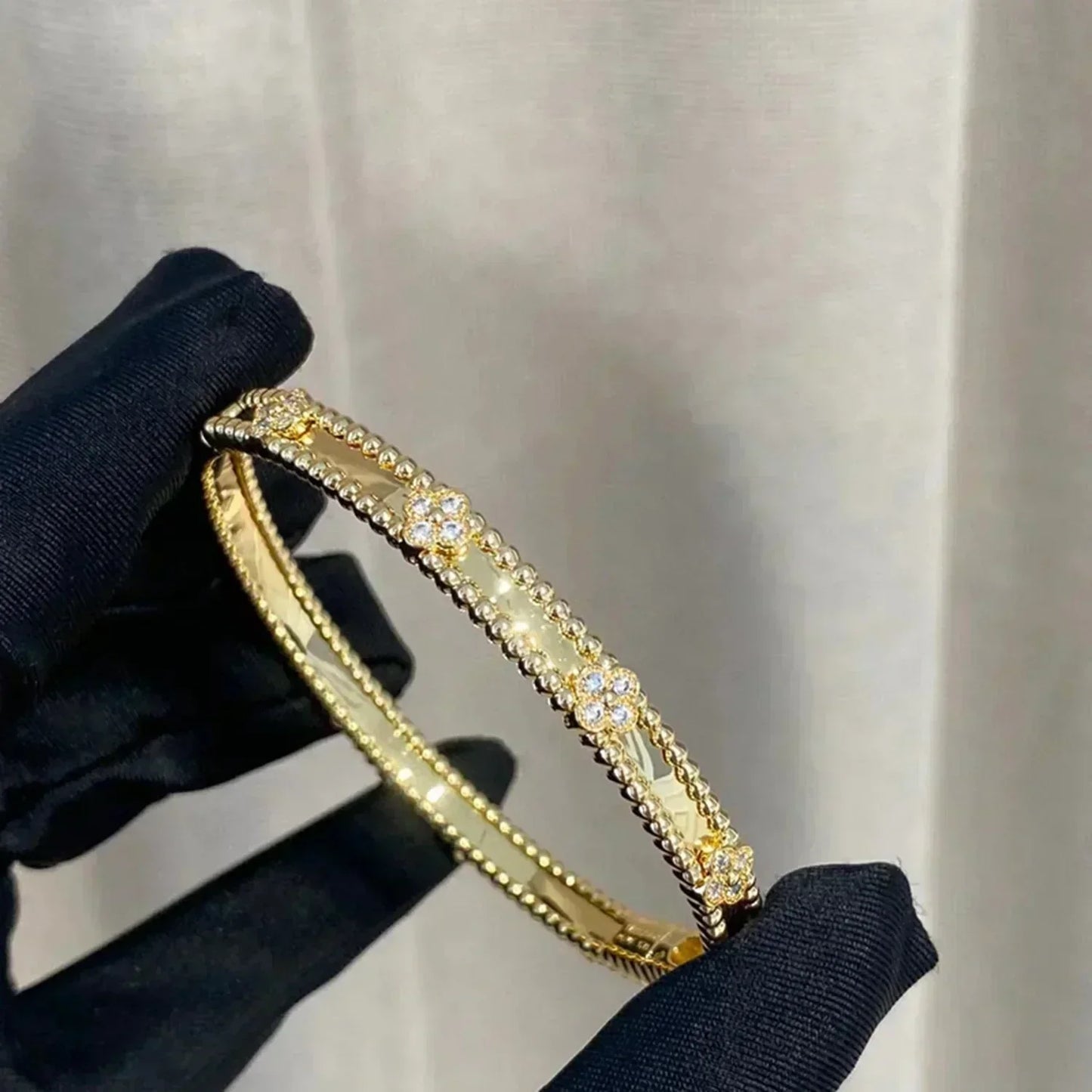 [Eterna Jewels]KLEEBUTT-ARMBAND 4MM DIAMANTEN
