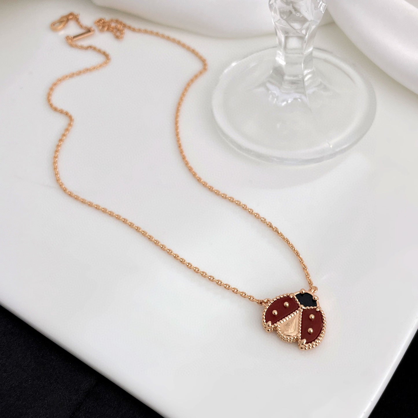 [Eterna Jewels]LUCKY CARNELIANS MARIENKÄFER-HALSKETTE