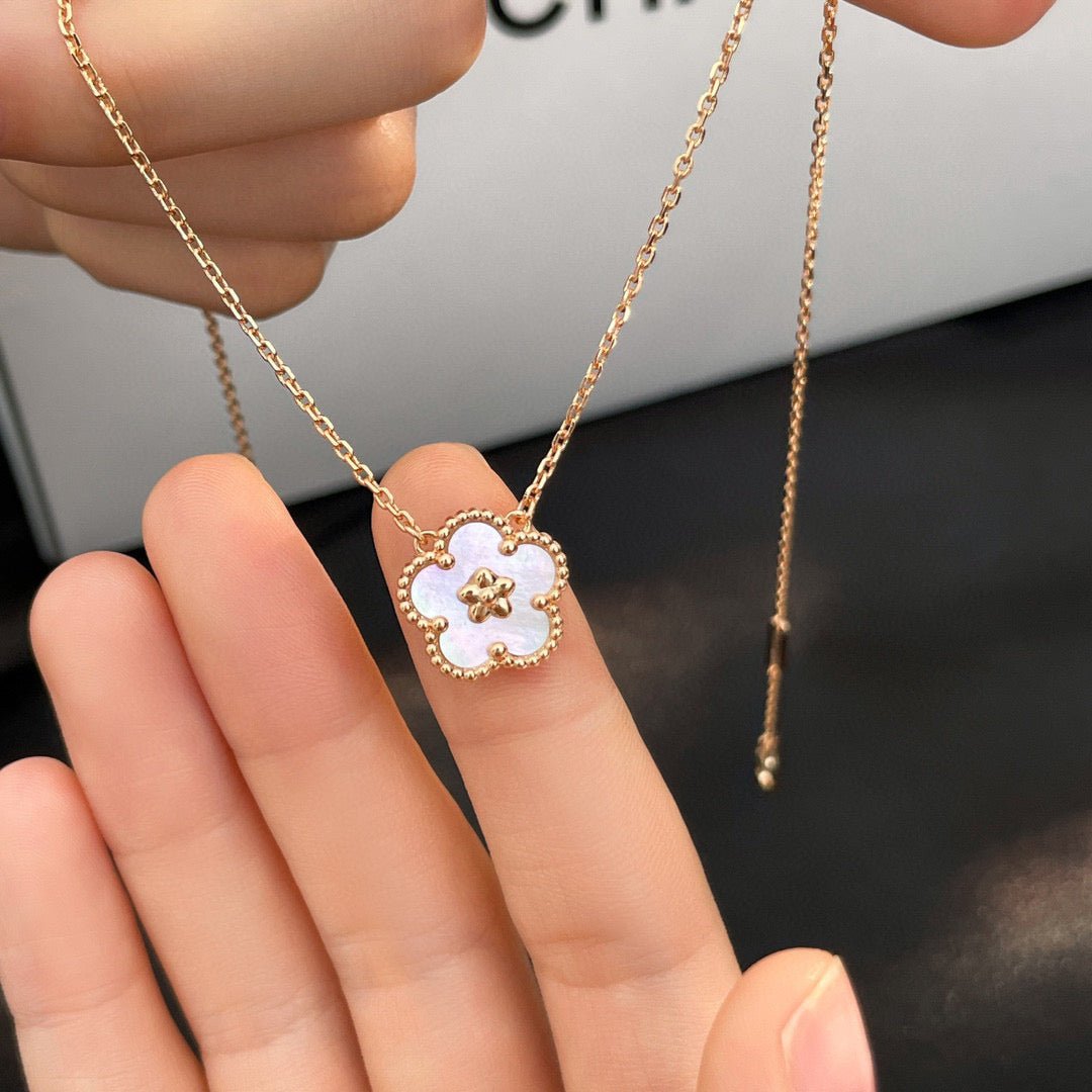 [Eterna Jewels]LUCKY WEISSE PERLMUTT PFLAUMENBLÜTEN-HALSKETTE