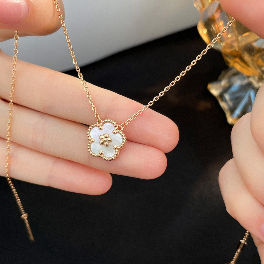 [Eterna Jewels]LUCKY WEISSE PERLMUTT PFLAUMENBLÜTEN-HALSKETTE