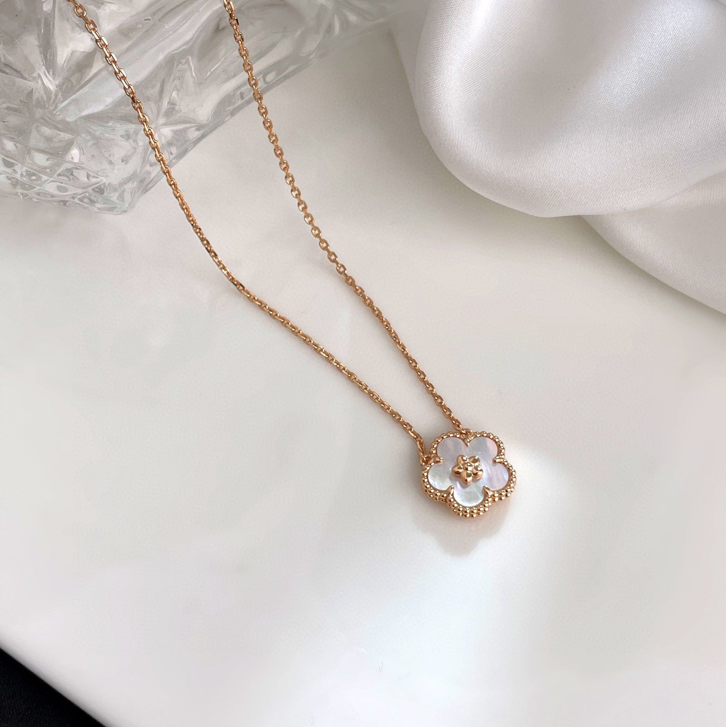 [Eterna Jewels]LUCKY WEISSE PERLMUTT PFLAUMENBLÜTEN-HALSKETTE