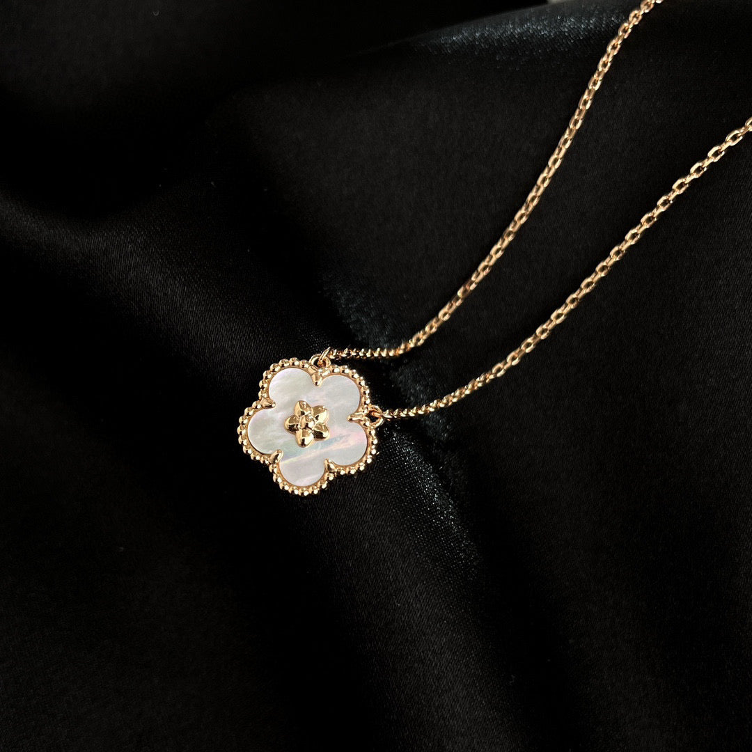 [Eterna Jewels]LUCKY WEISSE PERLMUTT PFLAUMENBLÜTEN-HALSKETTE