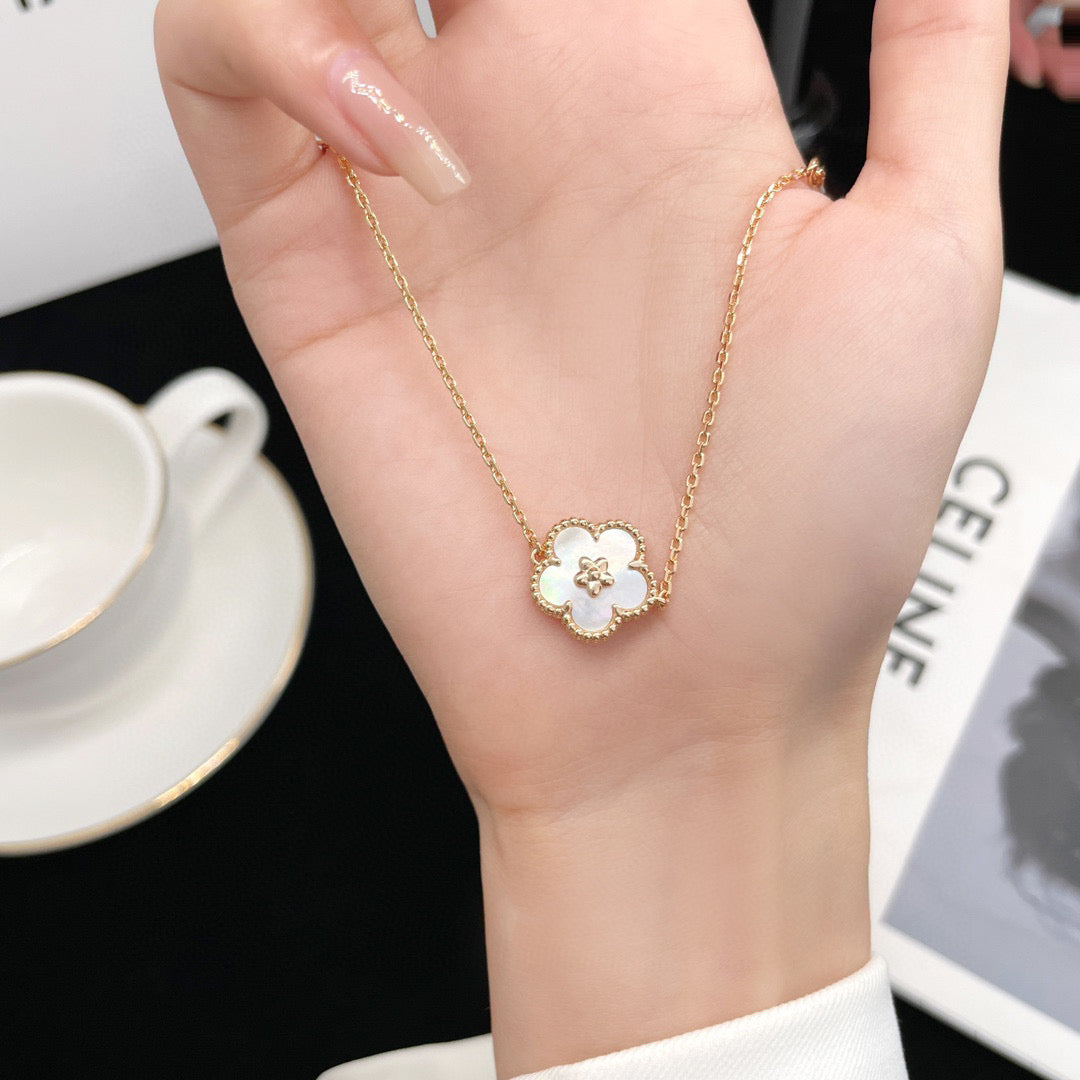 [Eterna Jewels]LUCKY WEISSE PERLMUTT PFLAUMENBLÜTEN-HALSKETTE