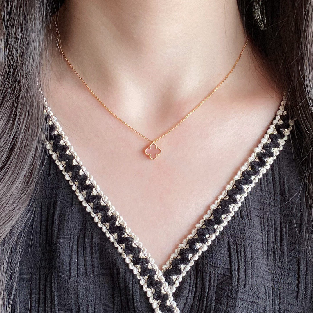 [Eterna Jewels]CLOVER 15MM ROSAFARBENES PERLMUTT-EINZELBLÜTEN-HALSKETTE