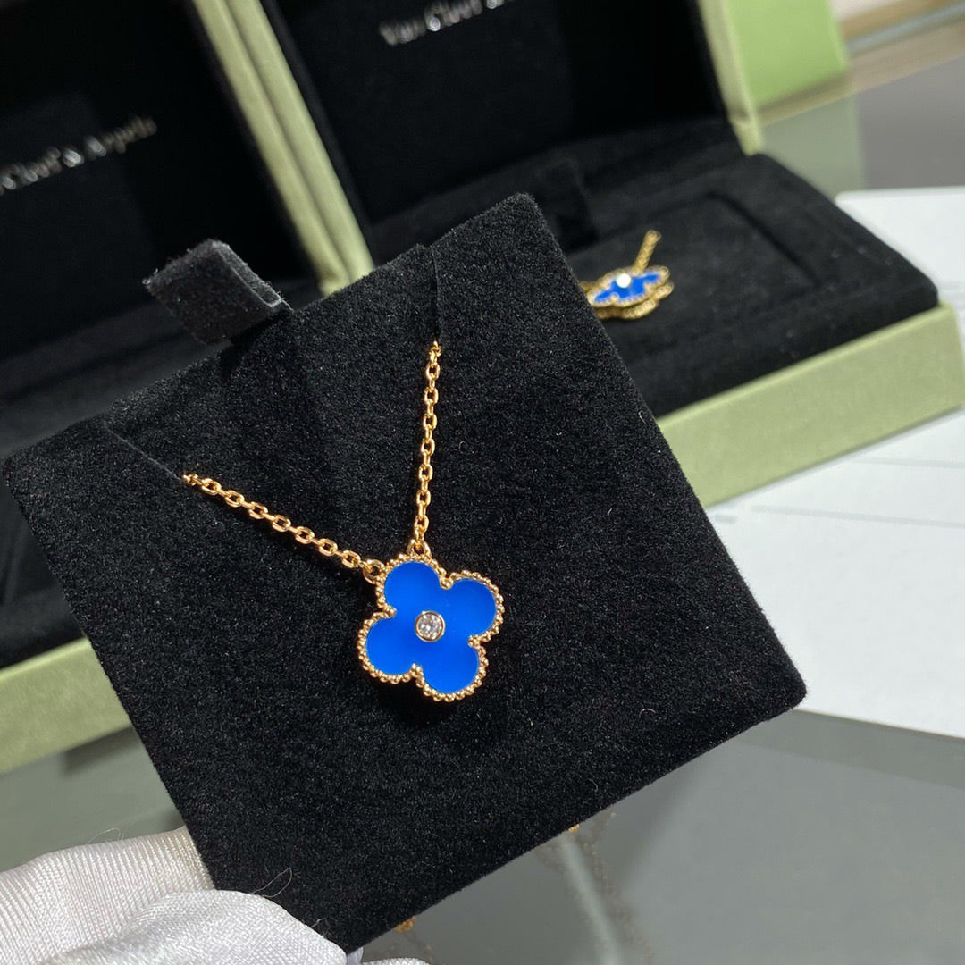 [Eterna Jewels]KLEE-HALSKETTE MIT 15 MM DIAMANTEN UND BLAUEM ACHAT
