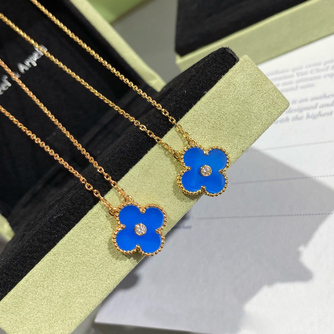 [Eterna Jewels]KLEE-HALSKETTE MIT 15 MM DIAMANTEN UND BLAUEM ACHAT