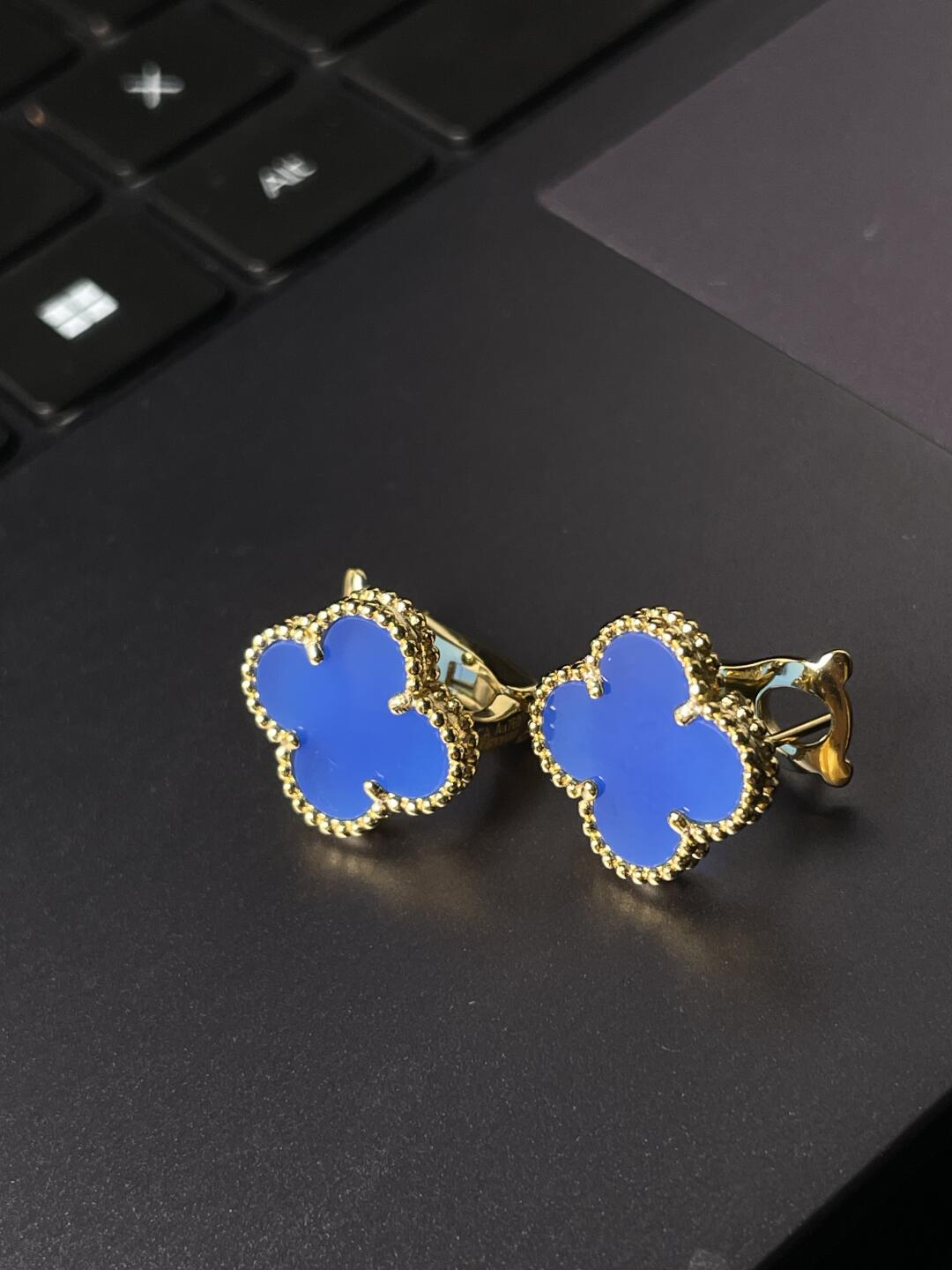 [Eterna Jewels] KLEEBLLATT GROSS (20mm) 1 MOTIVE BLAUE PERLMUTT OHRSTECKER