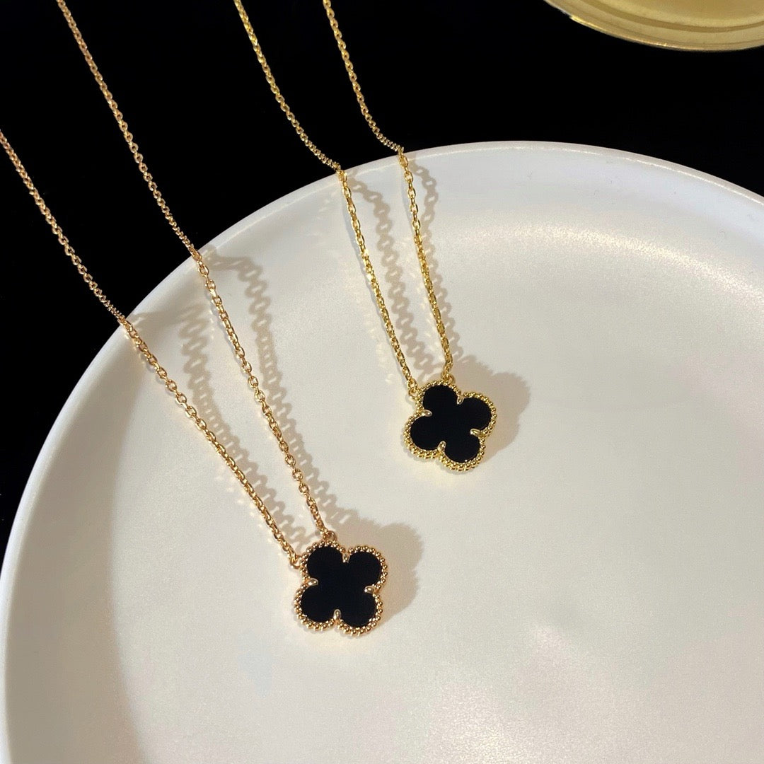 [Eterna Jewels]KLEEBELATT 15MM SCHWARZER ONYX EINZELBLUMEN-HALSKEETE