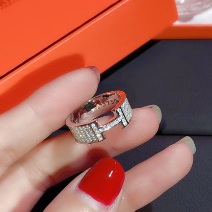 ```json
{
  "Eterna Jewels": "H RING FULL DIAMOND"
}
```