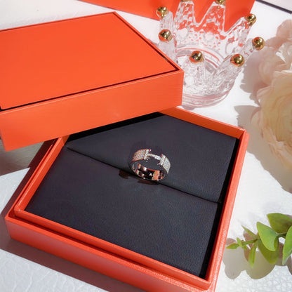 ```json
{
  "Eterna Jewels": "H RING FULL DIAMOND"
}
```