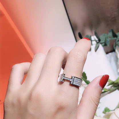 ```json
{
  "Eterna Jewels": "H RING FULL DIAMOND"
}
```