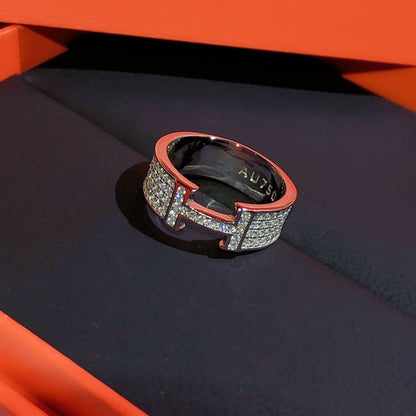 ```json
{
  "Eterna Jewels": "H RING FULL DIAMOND"
}
```