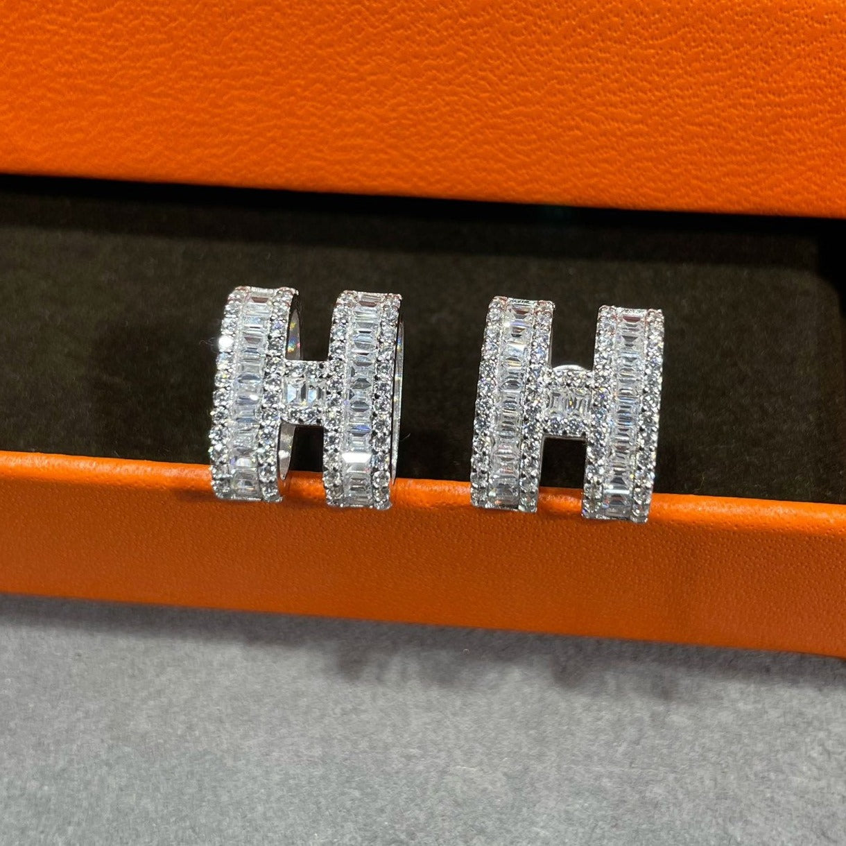 [Eterna Jewels]Ohrstecker H mit Silber-Diamanten