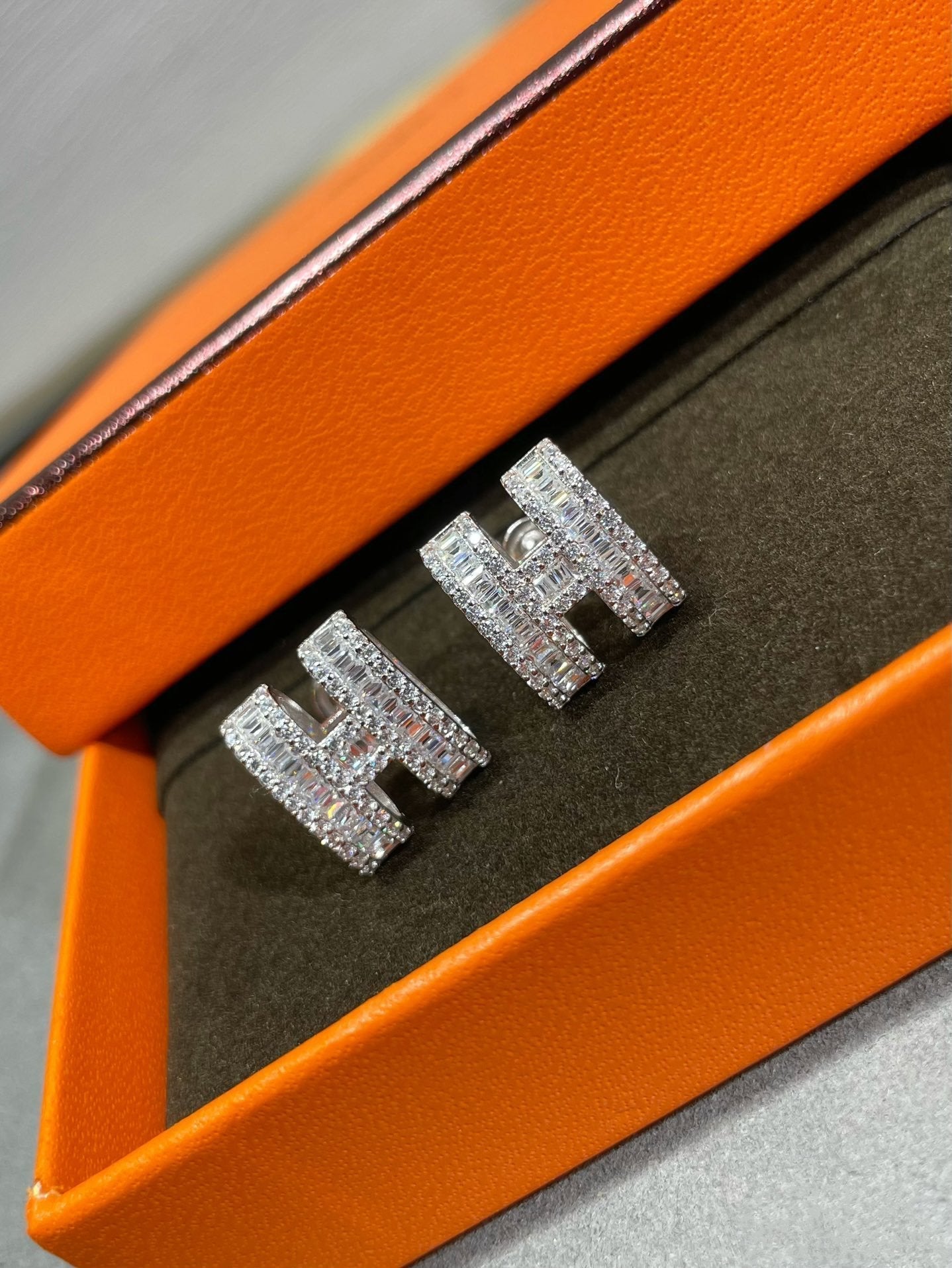 [Eterna Jewels]Ohrstecker H mit Silber-Diamanten