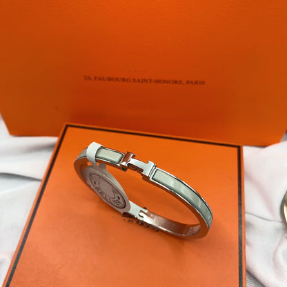 [Eterna Jewels]KLASSISCHES HM CLIC GRÜN 8MM EMAILLE ARMBAND