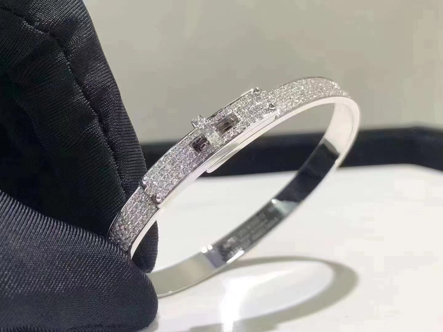 [Eterna Jewels]HM KELLY ARMREIF IN SILBER UND VOLLSTÄNDIGEM PAVE DIAMANT
