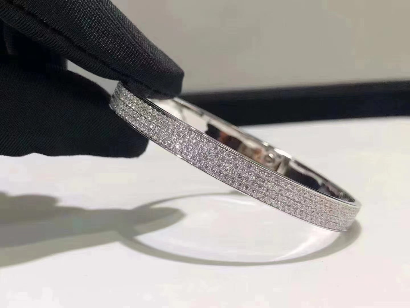 [Eterna Jewels]HM KELLY ARMREIF IN SILBER UND VOLLSTÄNDIGEM PAVE DIAMANT