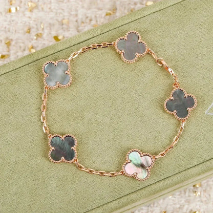 [Eterna Jewels] CLOVER 5 MOTIV GRAUES PERLMUTT-ARMBAND KOLLEKTION