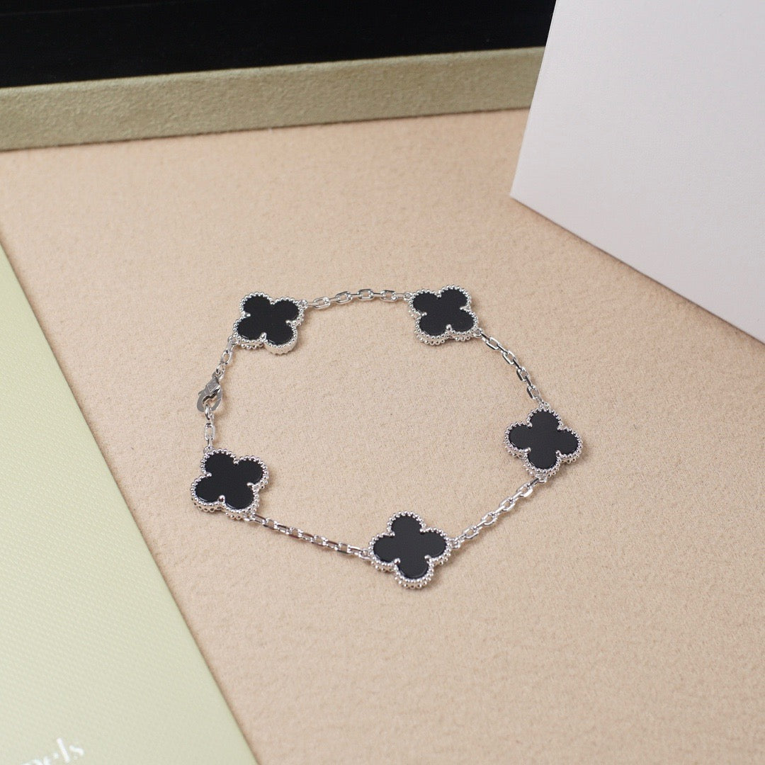 [Eterna Jewels] CLOVER 5 MOTIF ONYX-ARMBANDKOLLEKTION