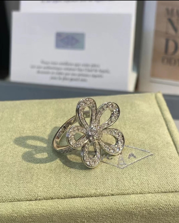 [Eterna Jewels]Flowerlace  Luxury Silver Tone Four Leaf Clover Ring