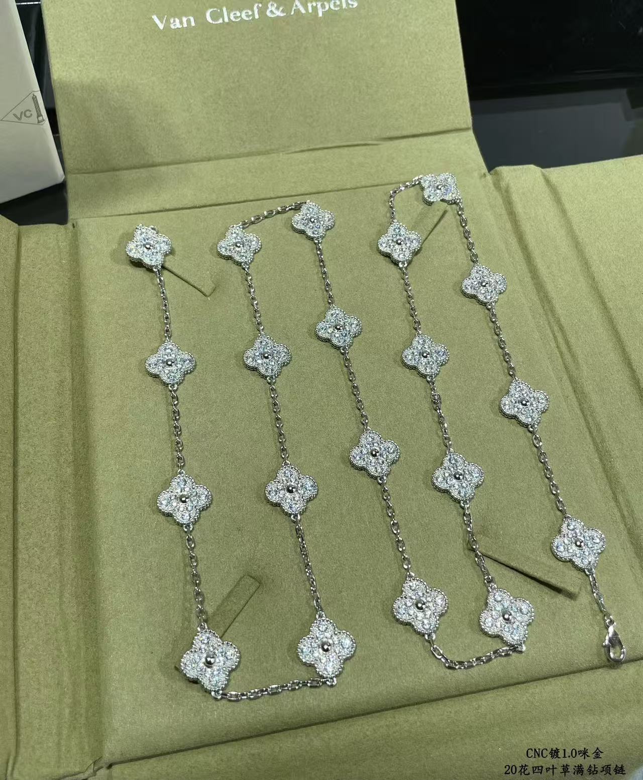 [Eterna Jewels]KLEE-HALSKETTE MIT 20 MOTIVEN UND VOLLBESATZ
