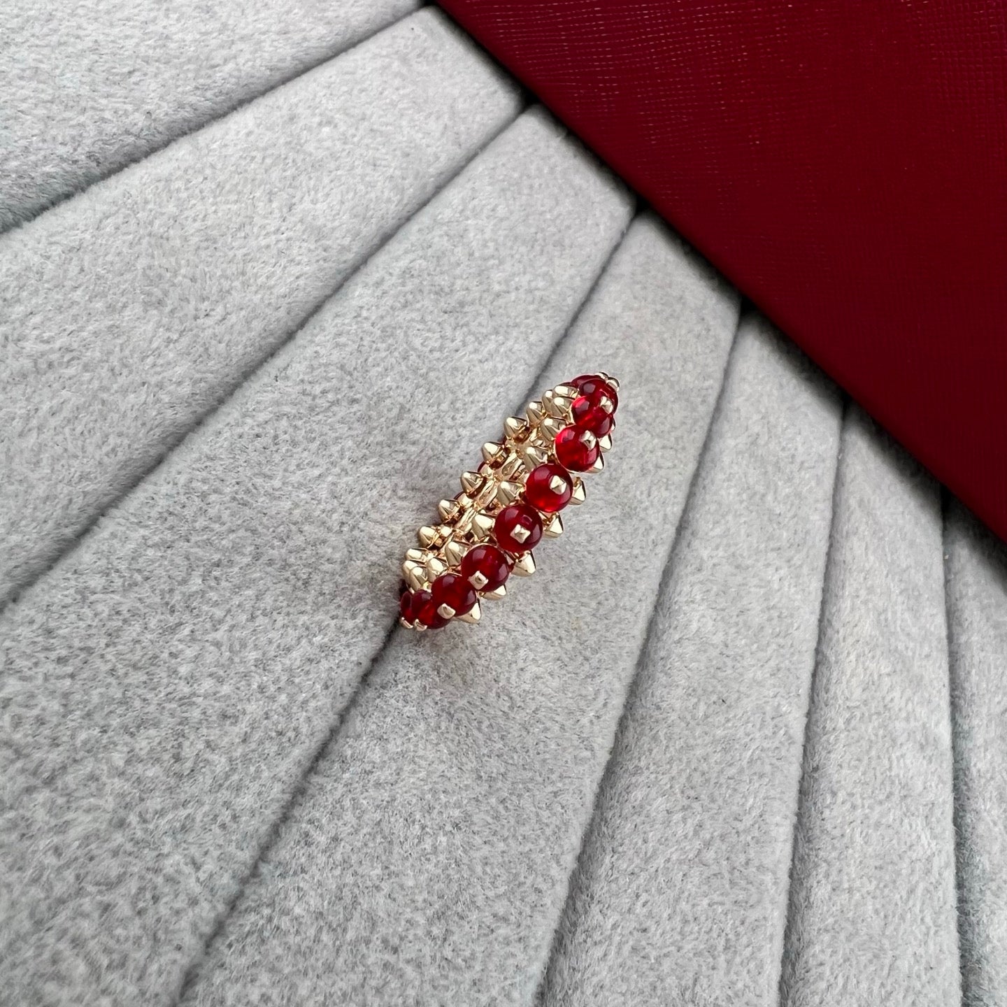 [Eterna Jewels]PYRAMIDENRING MIT FARBIGEM STEIN