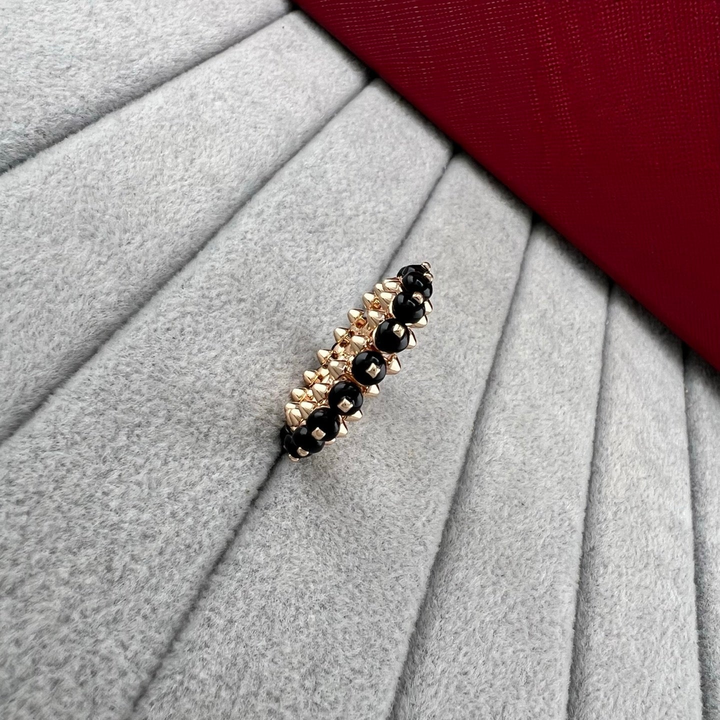 [Eterna Jewels]PYRAMIDENRING MIT FARBIGEM STEIN