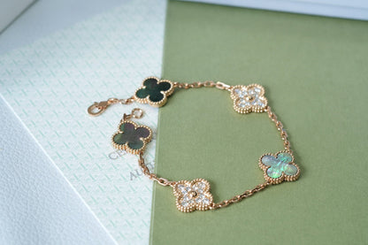 [Eterna Jewels] CLOVER 5 MOTIV GRAUES PERLMUTT-ARMBAND KOLLEKTION