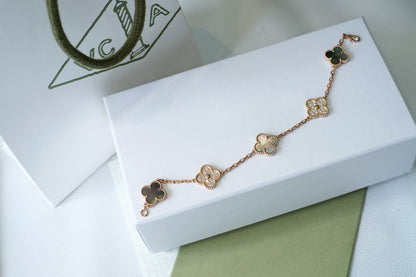 [Eterna Jewels] CLOVER 5 MOTIV GRAUES PERLMUTT-ARMBAND KOLLEKTION