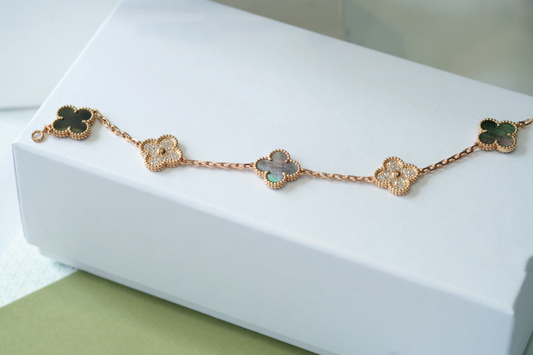 [Eterna Jewels] CLOVER 5 MOTIV GRAUES PERLMUTT-ARMBAND KOLLEKTION