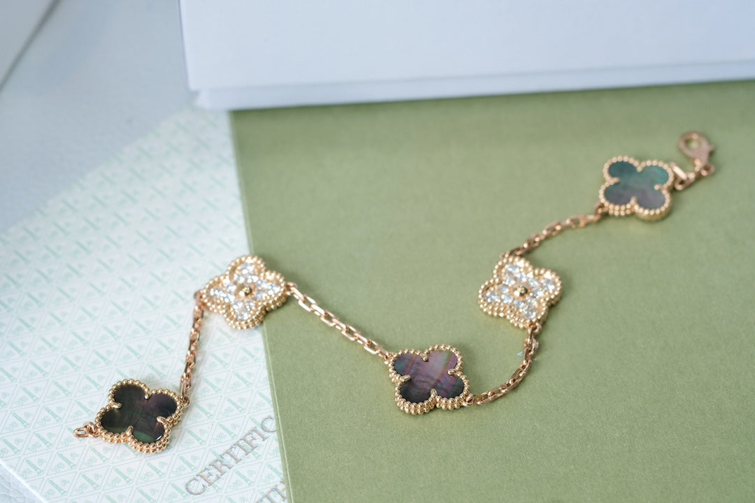 [Eterna Jewels] CLOVER 5 MOTIV GRAUES PERLMUTT-ARMBAND KOLLEKTION