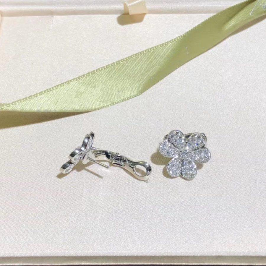[エターナジュエルズ]フリヴォル シルバー フラワー ダイヤモンド ピアス