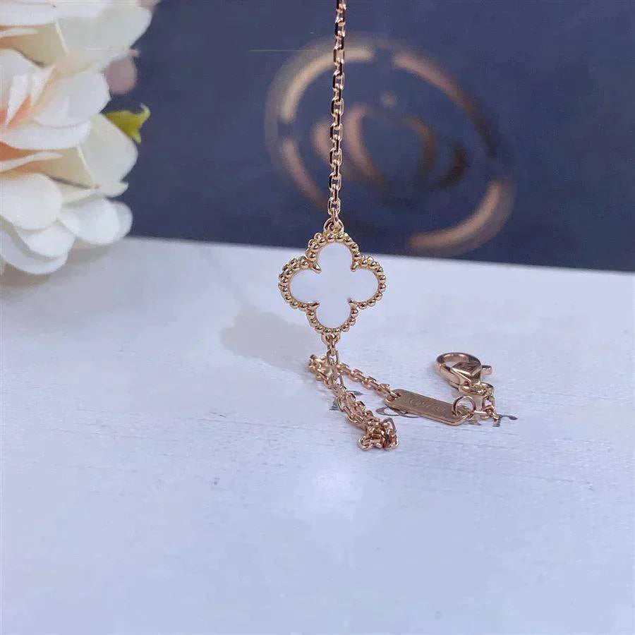 [Eterna Jewels]KLEEBRETT WEISSES PERLMUTT-EINZELBLÜTENARMBAND
