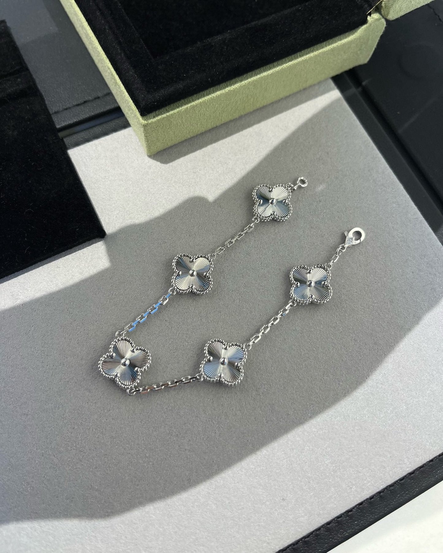 [Eterna Jewels] KLEEBRAUM 5 MOTIV LASER-ARMBAND KOLLEKTION